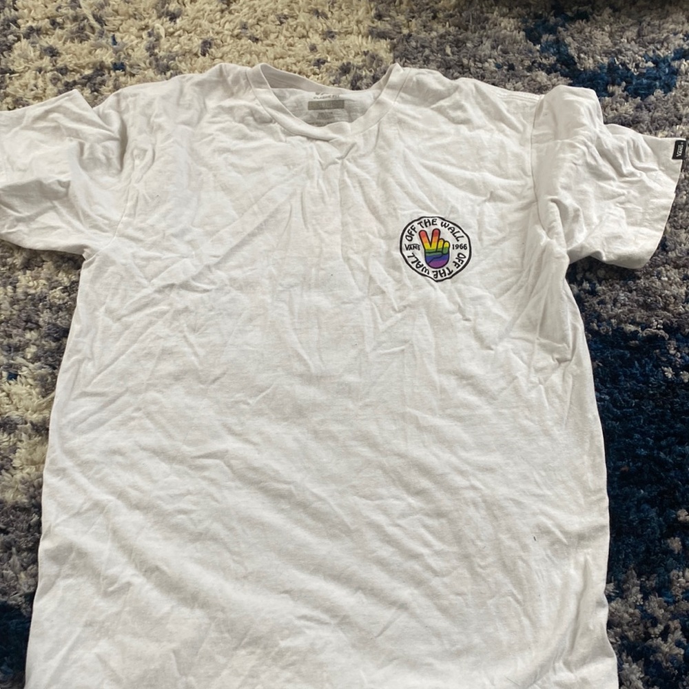 vans off the wall t shirt no stains or holes barley used women’s size small